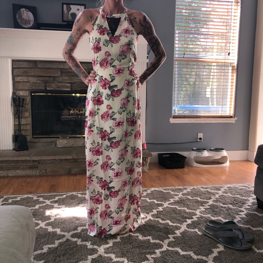 🌟 Backless Maxi Cream Floral Dress - Picture 6 of 8